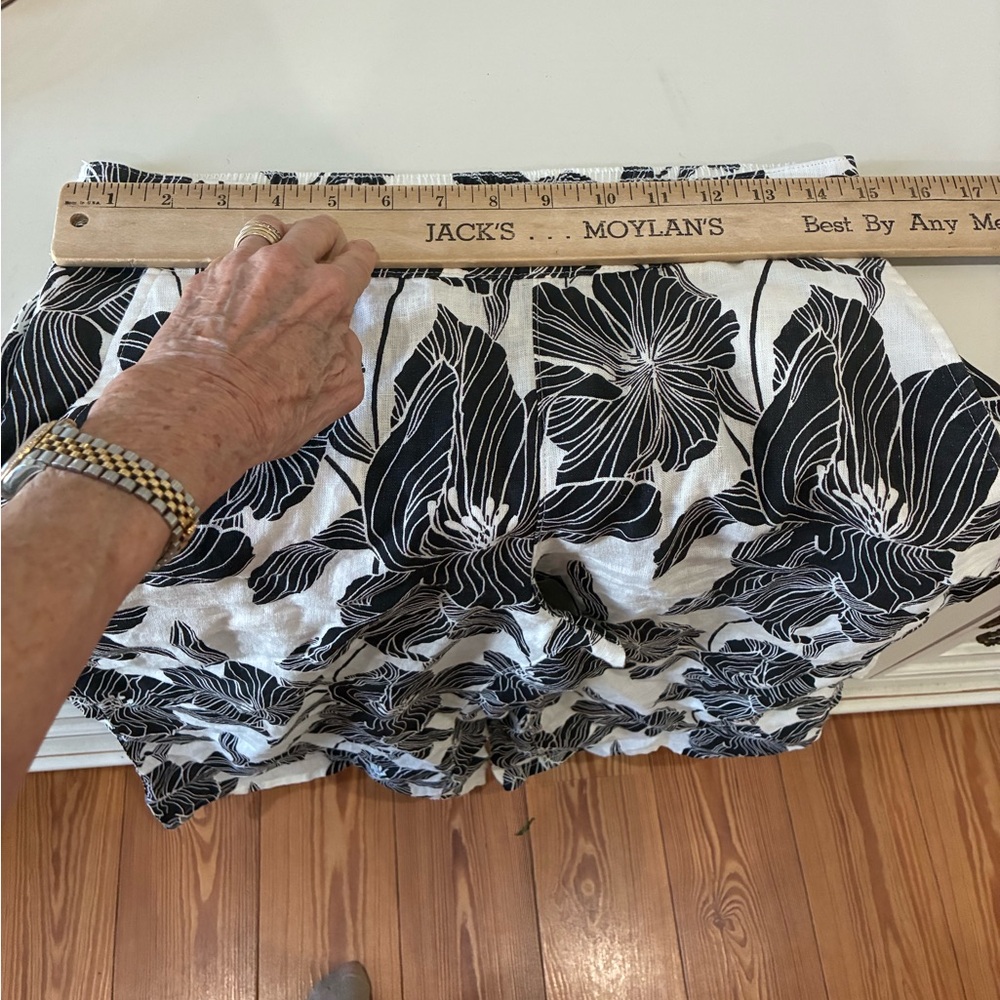 Tahari 100% Linen Tropical Print Pants – Chic & Effortless Style Size Med - Picture 7 of 7